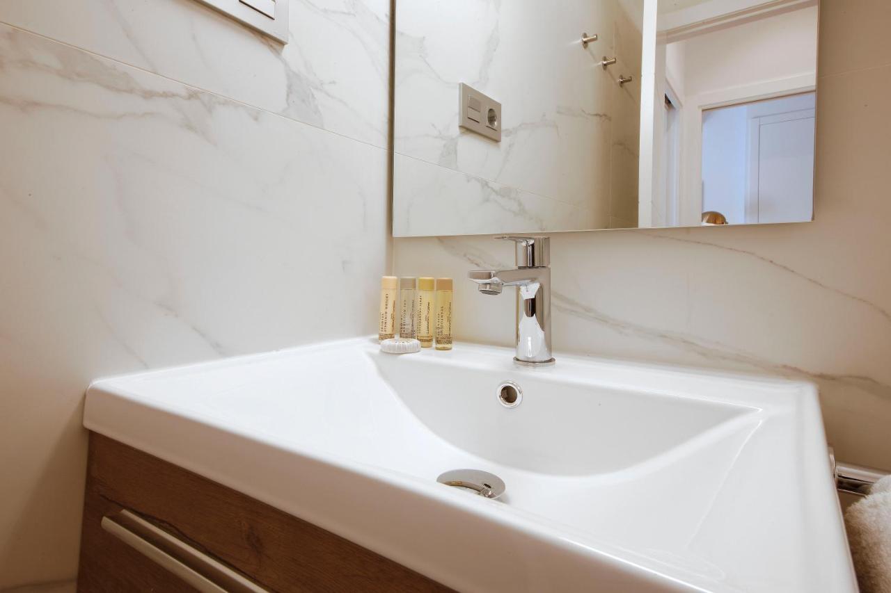 Tirso Suite Madrid Exteriér fotografie